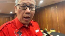 Ketua DPD PDIP Jawa Tengah Dolfie Othniel Frederic Palit menegaskan tidak akan ambil pusing terkait manuver PSI saat acara refleksi peristiwa Kudatuli di Semarang, Minggu (27/7/26) malam. Foto : Istimewa