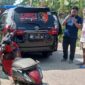 Motor milik korban masih terparkir di depan SDN Kalipancur 01 saat jenazah ditemukan di area sawah desa setempat, Selasa (28/7/26).