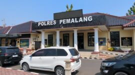 Tim Penyidik KPK secara maraton memeriksa belasan pejabat yang terseret OTT Bupati Anom Widiyantoro dari selasa malam hingga pagi ini di Mapolres Pemalang, Rabu (29/7/26).