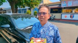 Kepala Disdikpora Kabupaten Pemalang, Supa'at usai menjalani pemeriksaan Penyidik langsung keluar dari Mapolres dan tidak ikut rombongan 7 pejabat lainnya yang diangkut KPK menuju Jakarta, Rabu (29/7/26).