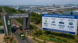 Gencarnya investasi masuk yang menaikkan pertumbuhan ekonomi nyaris menembus 8 digit membuat warga Kabupaten Batang kini menikmati kemakmuran dan bekerja di sektor formal di kawasan industri, Rabu (29/7/26). Foto : Ilustrasi AI