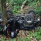 Kondisi Daihatsu Feroza yang terperosok ke dalam jurang dalam keadaan terbalik dan ringsek, Jumat (31/7/26). Foto : Istimewa