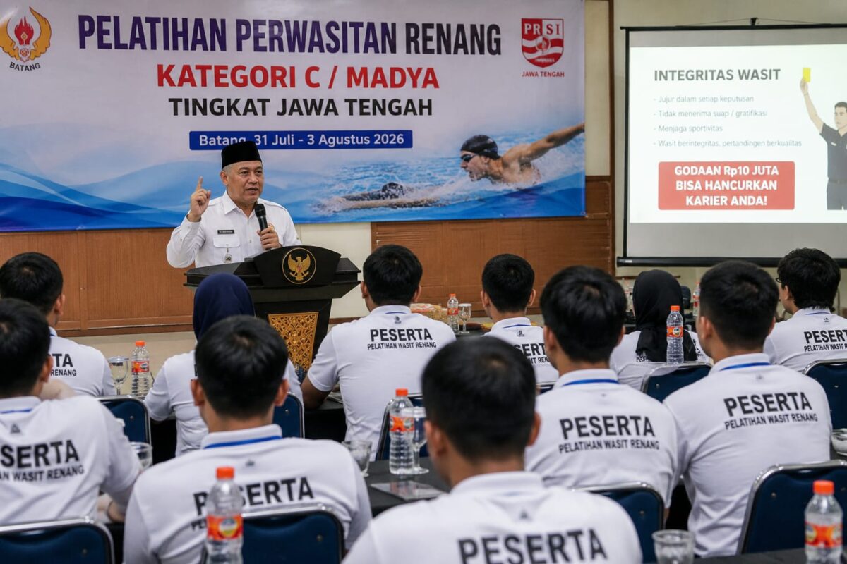 puluhan calon wasit dari berbagai daerah mengikuti pelatihan menjadi juru pengadil yang digelar di Kabupaten Batang, Jumat (31/7/26).