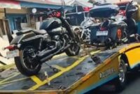 Penampakan tiga motor mewah yang diangkut KPK menggunakan mobil towing disita dari rumah orang dekat Bupati Pemalang, Jumat (31/7/26). Foto : Istimewa