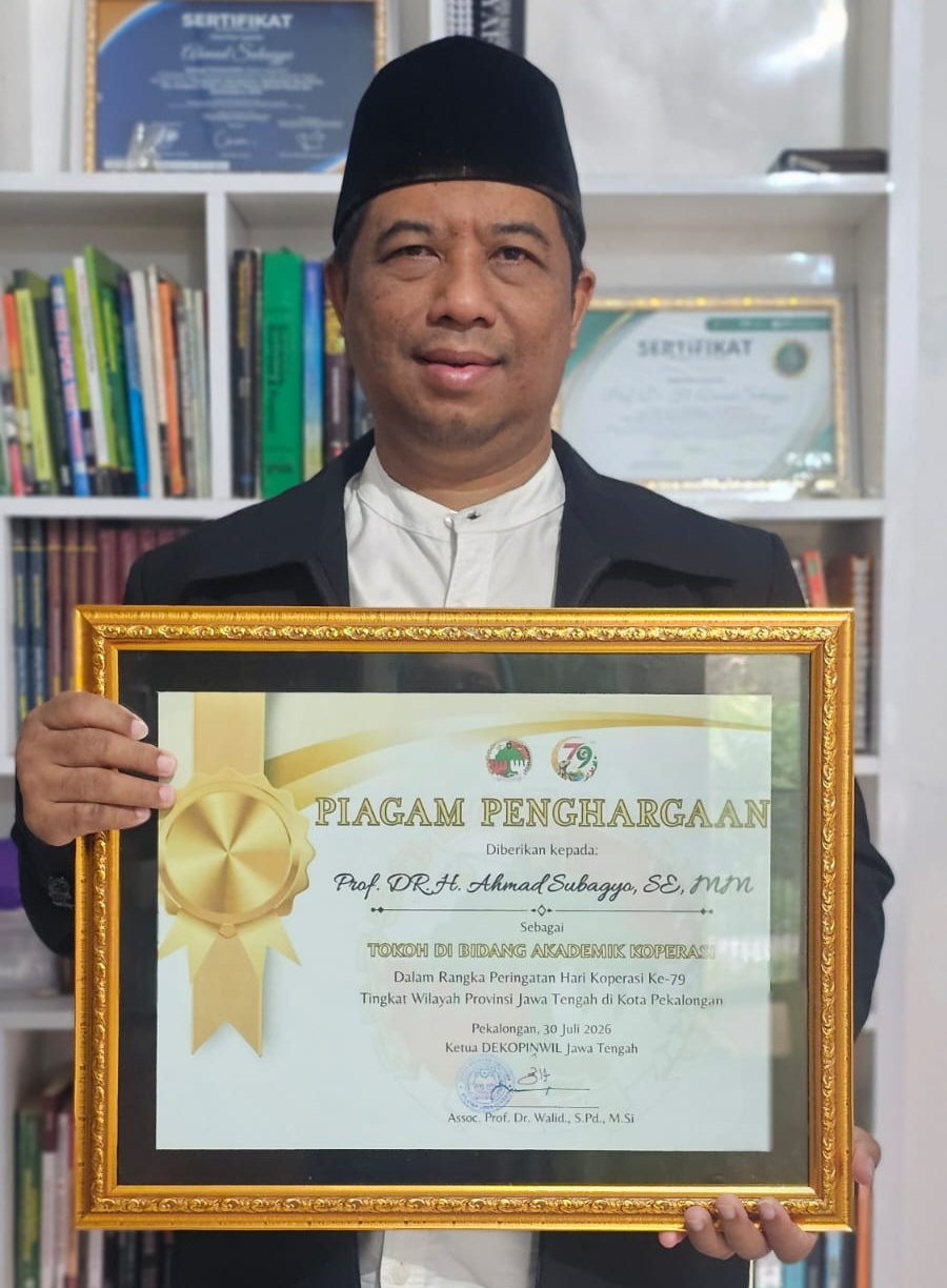 DEKOPINWIL Jawa Tengah menetapkan Prof. Dr. H. Ahmad Subagyo, SE., MM., CRBD., CSA., CRP., CDMP sebagai Tokoh Penggerak Koperasi Bidang Akademik Tahun 2026, Kamis (30/7/26). Foto : istimewa