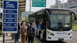 Berkembangnya kawasan industri di Batang membuat pemerintah daerah setempat memastikan layanan transportasi publik terintegrasi mulai 2028, Senin (3/8/26). Foto : Ilistrasi AI