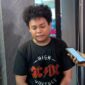 Bayu Wibowo (19) saat dicegat wartawan di Lobi Mapolres Pekalongan usia pemeriksaan dugaan penyebaran hoaks, Senin (3/8/26).