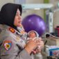 Bayi dalam gendongan Kapolres Pekalongan AKBP Dies Ferra Ningtias yang ditemukan di semak dekat Terminal kini jadi rebutan warga yang ingin mengadopsi, Sekretaris Dinsos Nur Agustin telah mengingatkan agar calon orang tua sebaiknya mengikuti prosedur yang ada di Kemensos, Selasa (4/8/26).