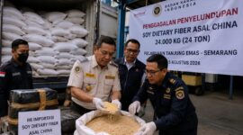 Badan Karantina Indonesia menggagalkan upaya penyelundupan serat kedelai bahan suplemen diet di Pelabuhan Tanjung Emas Semarang dengan modus sertifikat yang diduga palsu, Rabu (5/8/26). Foto : Ilustrasi AI