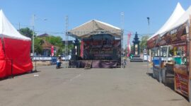 Kegiatan dengan menutup jalan selama sembilan hari di Jalan Veteran Kabupaten Batang menjadi polemik dan dipertanyakan oleh publik, Kamis (6/8/26). Foto : Istimewa