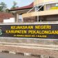 Kejari Pekalongan tengah mengusut dugaan kasus perizinan pendirian pabrik PMA di Kecamatan Bojong yang menyeret nama pejabat DPMPTSP setempat, Kamis (6/8/26).