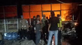 Kebakaran melahap gudang sembako milik Ileksa Mart di Desa Batuagung, Kecamatan Balapulang, Kabupaten Tegal, dengan total kerugian Rp3 miliar terjadi, Kamis (6/8/26). Foto : Istimewa