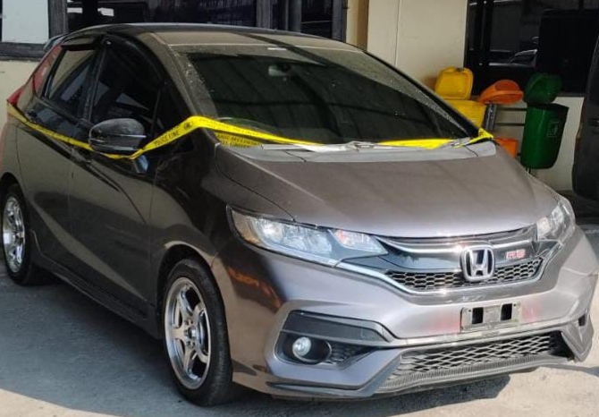 Honda Jazz milik bos konter di Ambarawa yang diduga menjadi korban perampokan sekaligus pembunuhan diamankan di Polres Semarang, Jumat (7/8/26). Foto : Istimewa