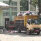Aktivitas COD sampah di area GOR Medono yang dipersoalkan warga karena berada di tengah ruang publik sehingga keberadaannya dianggap mengganggu aktivitas masyarakat, Jumat (7/8/26).