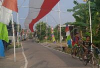 Kain merah putih dengan panjang 250 meter dan sajian kuliner tradisional lengko menjadi cara warga Desa Denasri Kulon menyemarakkan HUT ke-71 RI di Kabupaten Batang, Minggu (9/8/26). Foto : Istimewa