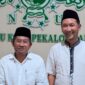 Rais Syuriah PC NU Kota Pekalongan, DR. KH. Hasan Su’aidi, M.SI. dan Ketua Tanfidziyqh Pengurus Cabang NU Kota Pekalongan, DR. KH. Moch Machrus, Lc. M.Si. berpose bersama usai konferensi pers di Kantor PCNU Kota Pekalongan, Minggu (9/8/26) malam.