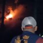 Sulitnya medan dan ketiadaan akses kendaraan membuat tim gabungan kesulitan memadamkan api yang membakar hutan di lereng Bukit Banowati Desa Jojogan, Senin (10/8/26)  malam. Foto : Istimewa