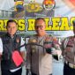 Polisi memperlihatkan barang bukti berupa clurit yang digunakan pelaku untuk membacok korbannya, Selasa (11/8/26). Foto : Istimewa