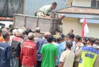 Macan kumbang berhasil dievakuasi dari belakang rumah warga Desa Gunungsari setelah sebelumnya dipergoki berada di kandang ayam, Rabu (12/8/26). Foto : Istimewa