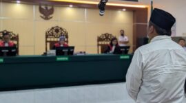 Penasehat hukum Gacon membuka opsi praperadilan bila fakta adanya TKP kedua yang terungkap dalam persidangan dan melibatkan sejumlah pihak lain tidak diproses oleh penyidik maupun penuntut umum, Kamis (13/8/26).