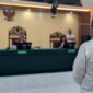 Penasehat hukum Gacon membuka opsi praperadilan bila fakta adanya TKP kedua yang terungkap dalam persidangan dan melibatkan sejumlah pihak lain tidak diproses oleh penyidik maupun penuntut umum, Kamis (13/8/26).