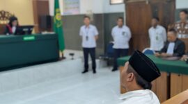 Ketua Ormas Lindu Aji, Dwi Hendratno alias Duwel diputus Majelis Hakim PN Pekalongan, enam bulan penjara dalam perkara perampasan kemerdekaan orang lain di mana vonis tersebut lebih ringan dari tuntutan JPU, Kamis (13/8/26).