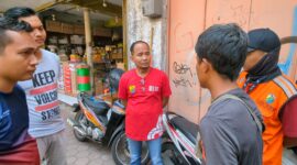 Petugas Dishub Kota Pekalongan mendatangi lokasi parkir di Jalan Hayamwuruk yang viral untuk mendapatkan klarifikasi dari jukir resmi di lokasi kejadian, Jumat (14/8/26).
