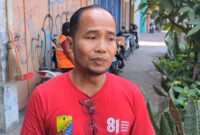 Kabid Lalu Lintas Dishub Kota Pekalongan Sugeng Hardi Widiyanto saat mendatangi lokasi kejadian jukir viral di Jalan Hayamwuruk yang diduga premanisme, Jumat (14/8/26).