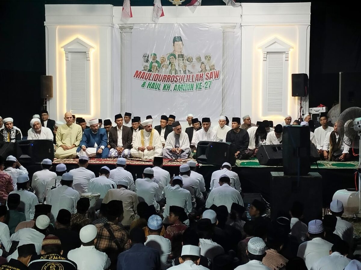 Maulidurrosullah SAW dan Haul KH Amirin bin Much Kurdi bin Abdul Halim bin KH Hasan pendiri Majelis Ta'lim Al Maliki Jenggot Kota Pekalongan, Sabtu (15/8/26) malam.