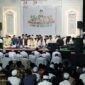 KH Ubaidullah Shodaqoh memberikan tausiyah di Maulidurrosulillah SAW dan Haul Ke-27 KH Amirin Much Kurdi bin Abdul Halim bin KH Hasan pendiri Majelis Ta'lim Al Maliki Jenggot Kota Pekalongan, Sabtu (15/8/26) malam.