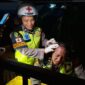 Seorang polisi menjadi korban kericuhan konser musik di Kecamatan Bojong, Sabtu (15/8/26). Foto: Istimewa