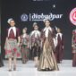 Batik Salem khas Kabupaten Brebes mejeng di Jogja Fashion Weeks (JFW) 2026 melalui desainer Defrico Audy, Sabtu (15/8/26). Foto: Istimewa