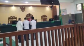 Sidang praperadilan perkara yang menyeret pimpinan Padepokan Padang Ati di PN Pekalongan ditunda setelah pihak polisi mengirimkan surat resmi ke hakim, Selasa (18/8/29).