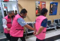 Empat pejabat PDAM Kota Pekalongan ditetapkan sebagai tersangka oleh Kejari setempat dalam perkara dugaan pengadaan fiktif dan voucher perawatan mobil fiktif Tahun Anggaran 2022-2023, Selasa (18/8/26).