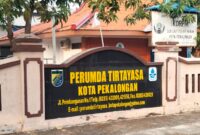 Kantor Perumda Tirtayasa atau PDAM Kota Pekalongan di Jalan Pembangunan sehari setelah sejumlah pejabat struktural ditahan dalam perkara dugaan kasus korupsi pengadaan barang dan jasa serta pemalsuan voucher perawatan kendaraan operasional, Selasa (18/8/26) malam.