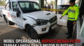 Polisi menunjukkan mobil operasional Kopdes Merah Putih yang diamankan setelah menabrak seorang lansia dan empat unit motor di Jalan Raya Desa Kaliboyo, Kamis (20/8/26).