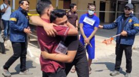 Adegan reka ulang di Polres Pekalongan Kota memperagakan sejumlah adegan penganiayaan berat yang menewaskan Muhammad Zuhri alias Mamat Godril di Kelurahan Kuripan Kertoharjo, Kamis (20/8/26).
