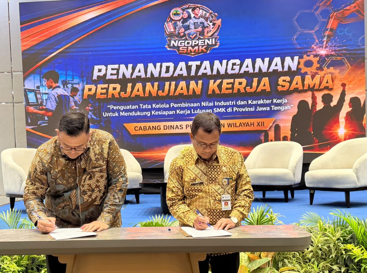 Penandatanganan kerja sama antara KEK Industropolis Batang dengan Dinas Pendidikan Provinsi Jawa Tengah terkait penyiapan alon tenaga kerja, Jumat (21/8/26). Foto: Istimewa