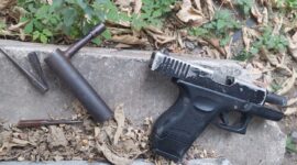 Kunci T dan pistol airsoftgun yang diduga digunakan pelaku untuk melakukan kejahatan, Kamis (20/8/26). Foto: Istimewa