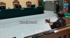 Saksi ahli yang dihadirkan oleh pihak kuasa hukum dari AHF selaku pemohon memberikan keterangannya dalam sidang lanjutan praperadilan di PN Pekalongan, Jumat (28/8/26).