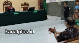 Ahli hukum acara pidana Dr Muhammad Arif Setiawan yamg dihadirkan sebagai saksi ahli oleh kuasa hukum dari AHF pimpinan Padepokan Padang Ati sebagai saksi ahli memberikan keterangannya dalam sidang lanjutan praperadilan di PN Pekalongan, Jumat (28/8/26).