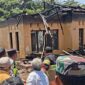 Penampakan rumah warga Desa Tangkil Kulon yang terbakar menyebabkan kerusakan parah hanya dalam waktu singkat akibat korsleting, Jumat (28/8/26). Foto: Istimewa