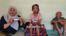 Kisah pasangan lansia Dayat dan Darmi di Pekalongan mengundang empati masyarakat luas dari berbagai daerah dengan mengirimkan donasi melalui pemerintah desa, Senin (31/8/26).