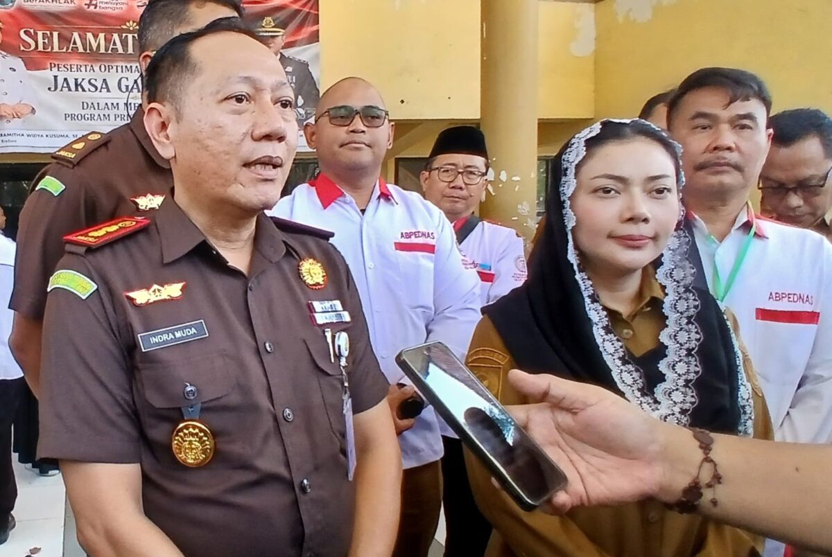 Kejari Brebes Indra Muda dan Bupati Paramitha Widya Kusuma saat memberikan tanggapan usai kegiatan di Gedung Sasana Adhiguna Karsa, Senin (31/8/26). Foto: Istimewa