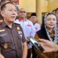 Kejari Brebes Indra Muda dan Bupati Paramitha Widya Kusuma saat memberikan tanggapan usai kegiatan di Gedung Sasana Adhiguna Karsa, Senin (31/8/26). Foto: Istimewa