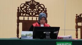 Hakim tunggal PN Pekalongan Ardhianti Prihastuti dalam sidang praperadilan AHF menyebut penetapan tersangka pimpinan Padepokan Padang Ati sah karena didukung lebih dari dua alat bukti, Selasa (1/9/26).