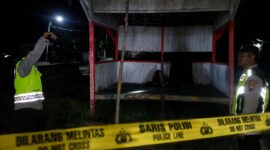 Polisi menyebut belum ada pihak keluarga yang melapor ke Polres Demak terkait penemuan jenazah perempuan yang terbakar di pos ronda Desa Kebonagung, Selasa (1/9/26) pagi. Foto: Istimewa & Ilustrasin AI