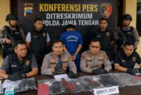 Terduga pelaku pembunuhan seorang perempuan di pos ronda Desa Kebonagung berhasil ditangkap tim Jatanras Polda Jateng, Kamis (3/9/26) dini hari.