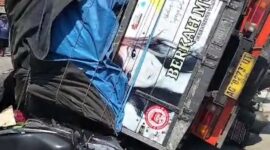 Dua pelajar dilaporkan tewas setelah tertimpa truk diesel yang terguling di jalur Pantura Pemalang, Sabtu (5/9/26). Foto: Istimewa