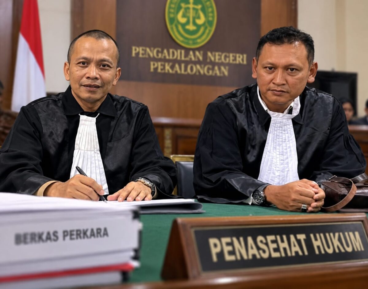 Tim penasehat hukum AHF yang baru dalam sidang perdana pokok perkara dugaan kekerasan seksual di PN Pekalongan, Senin (7/9/26). Foto: Istimewa & Ilustrasi AI